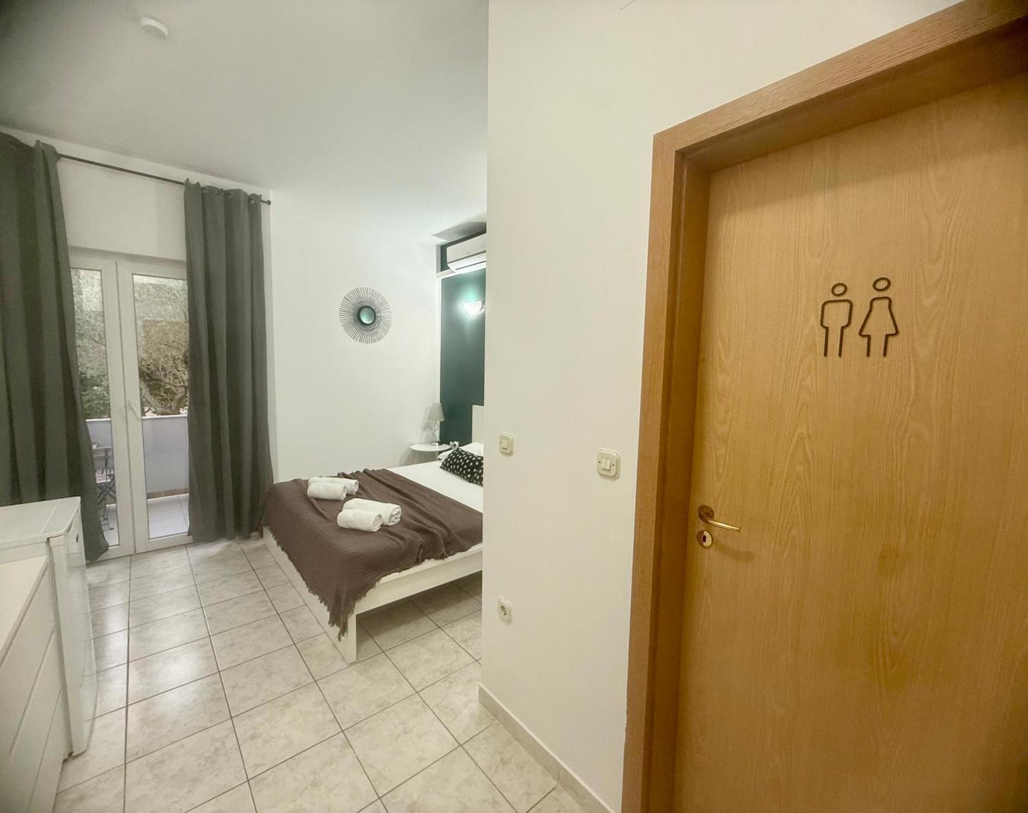 Apartments Ana & Ita Novalja Bagian luar foto