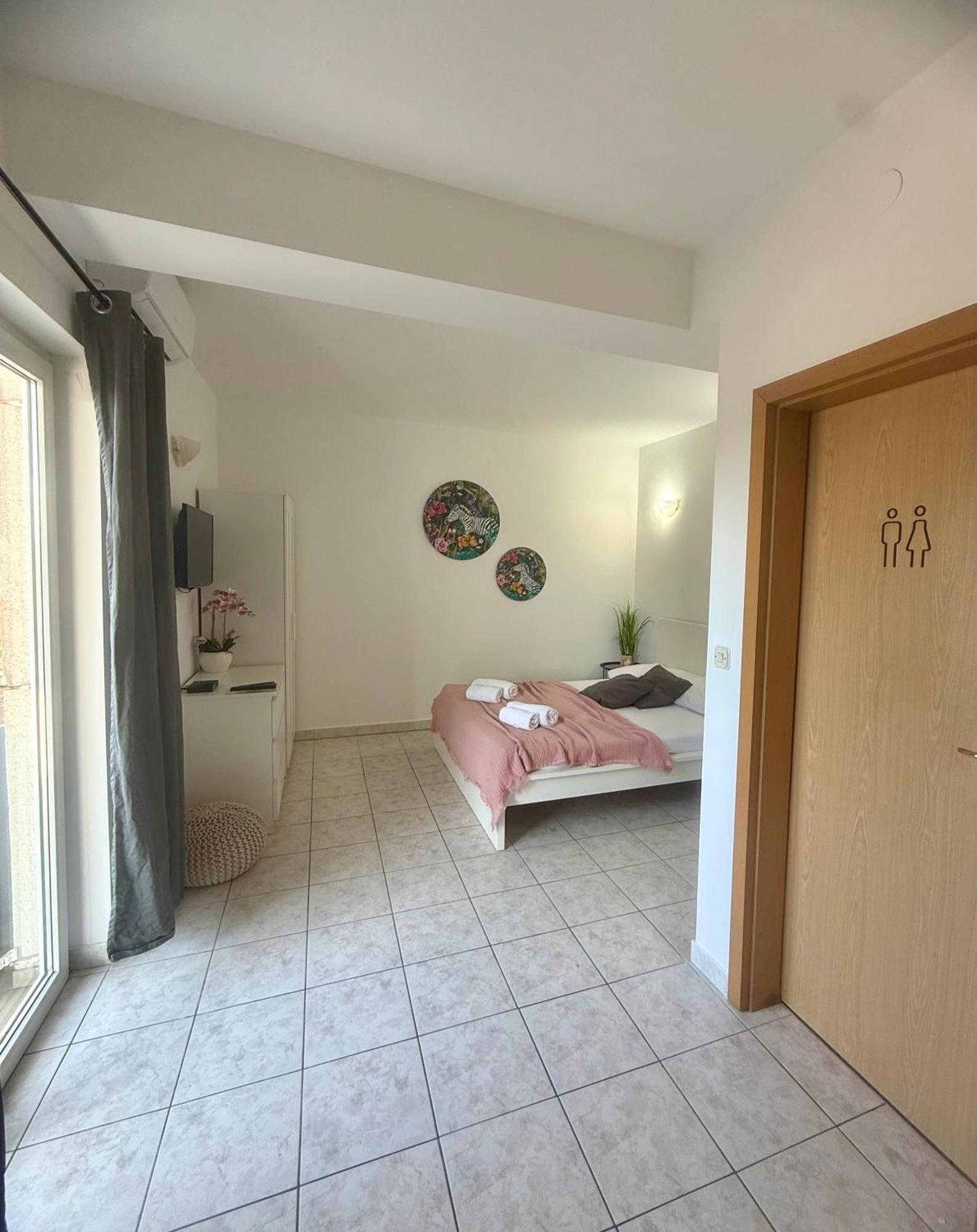 Apartments Ana & Ita Novalja Bagian luar foto