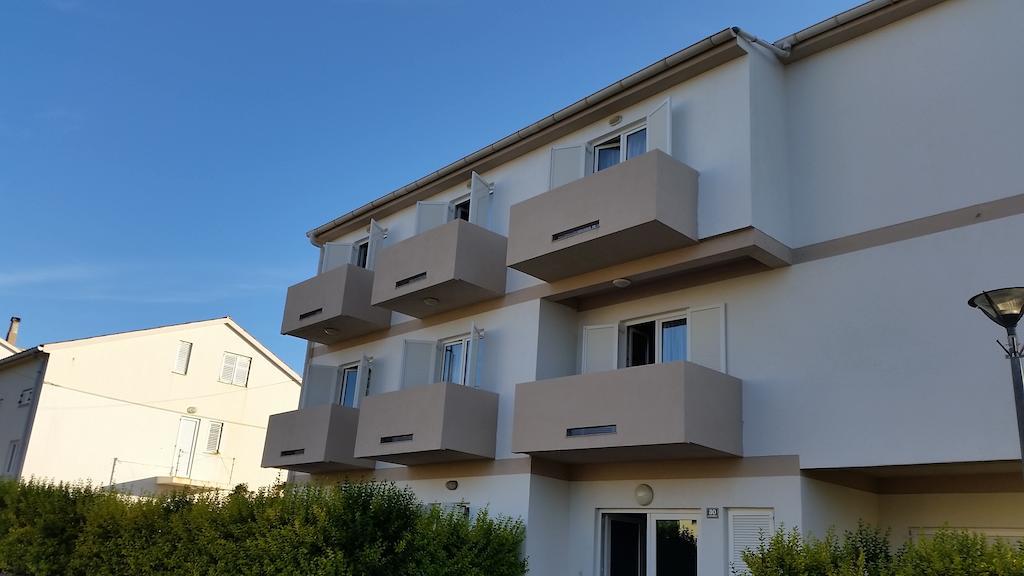 Apartments Ana & Ita Novalja Bagian luar foto